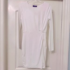 4SI3NNA - Beautiful White Long Sleeved Ruched Dress - BNWT!